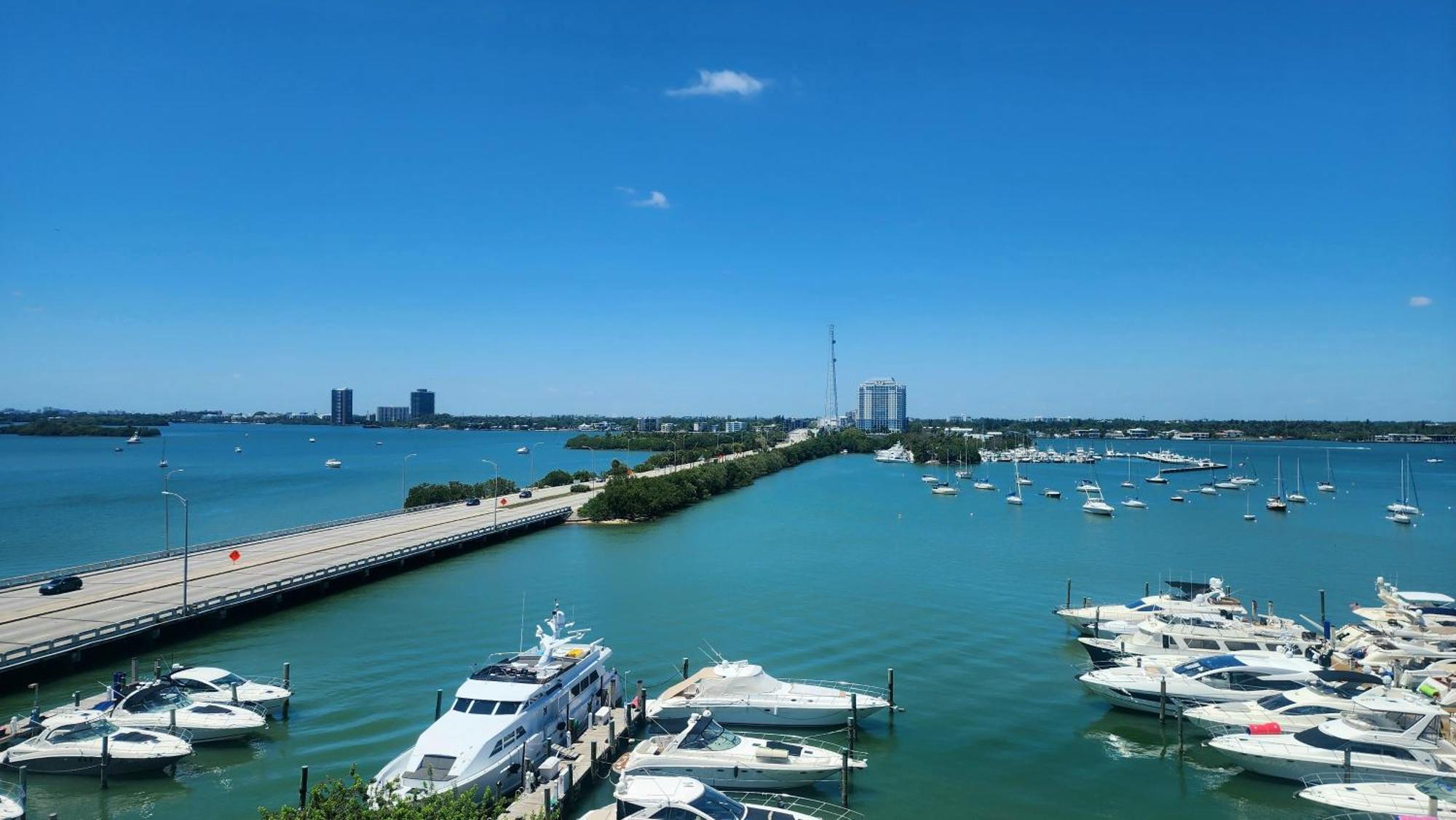 Bayfront Apartment Breathtaking Views- One Bedroom W Balcony- Living Room -Free Parking Miami Beach Exterior foto